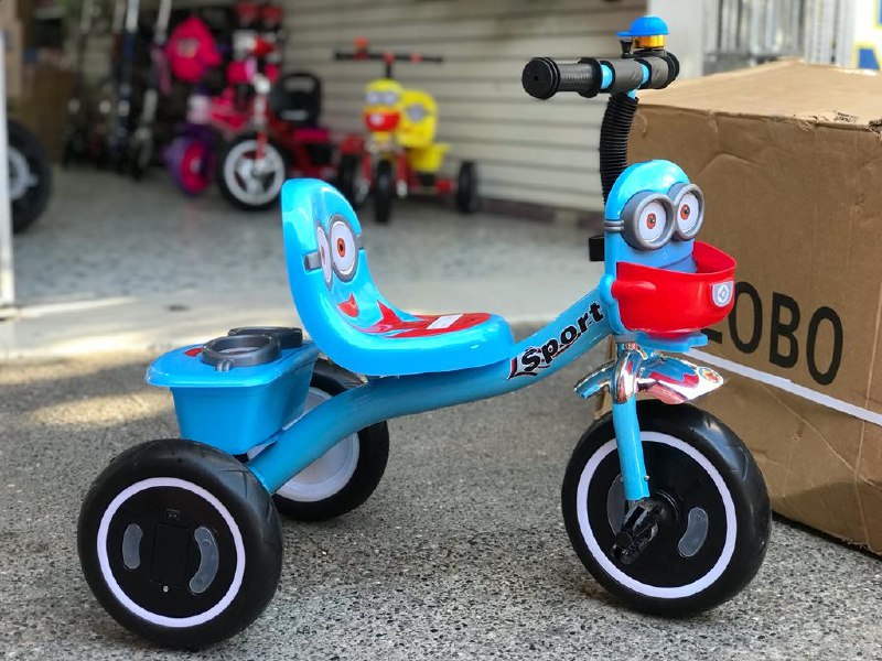 TRICICLO MINIONS MUSICAL Y LLANTAS DE GOMA