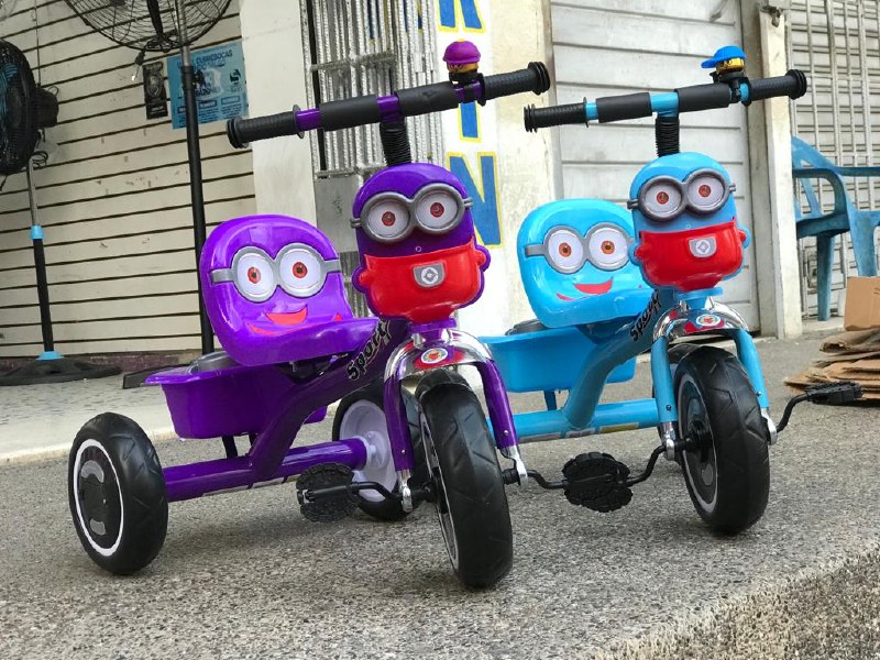 TRICICLO MINIONS MUSICAL Y LLANTAS DE GOMA